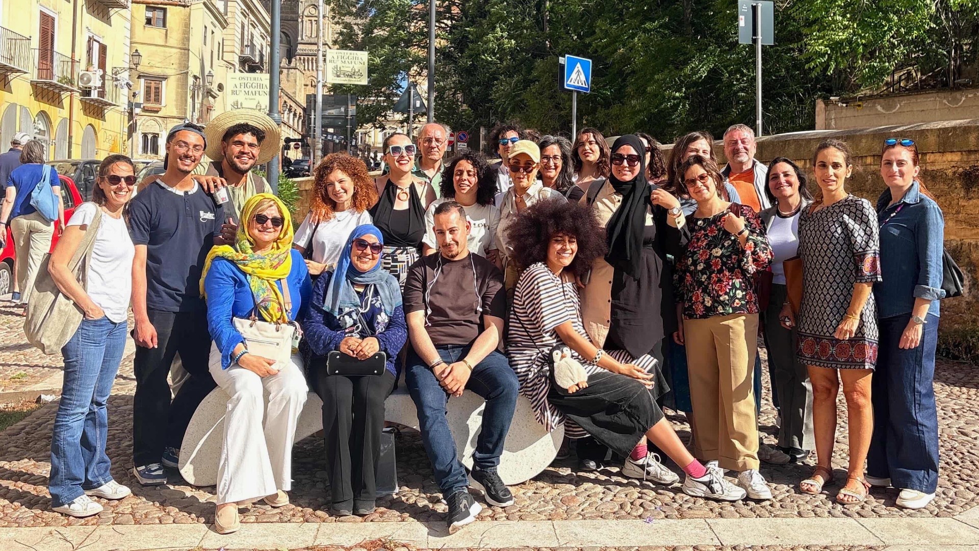 Groupe de participants et participantes à l'Atelier international HERITAS, à Palerme.